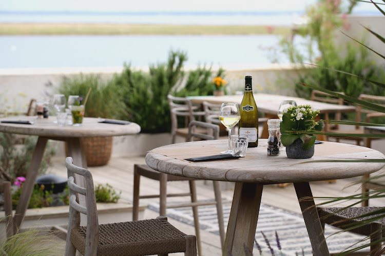 Manger sur la Plage - cabane ostréicole contemporaine à Marennes — Restaurants insolites — Marennes-Hiers-Brouage