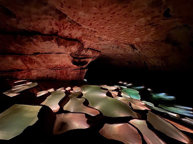 Grotte Saint-Marcel - cascade de gours et 400 m guidés dans un réseau de 64 km — Visite de grottes & gouffres — Bidon