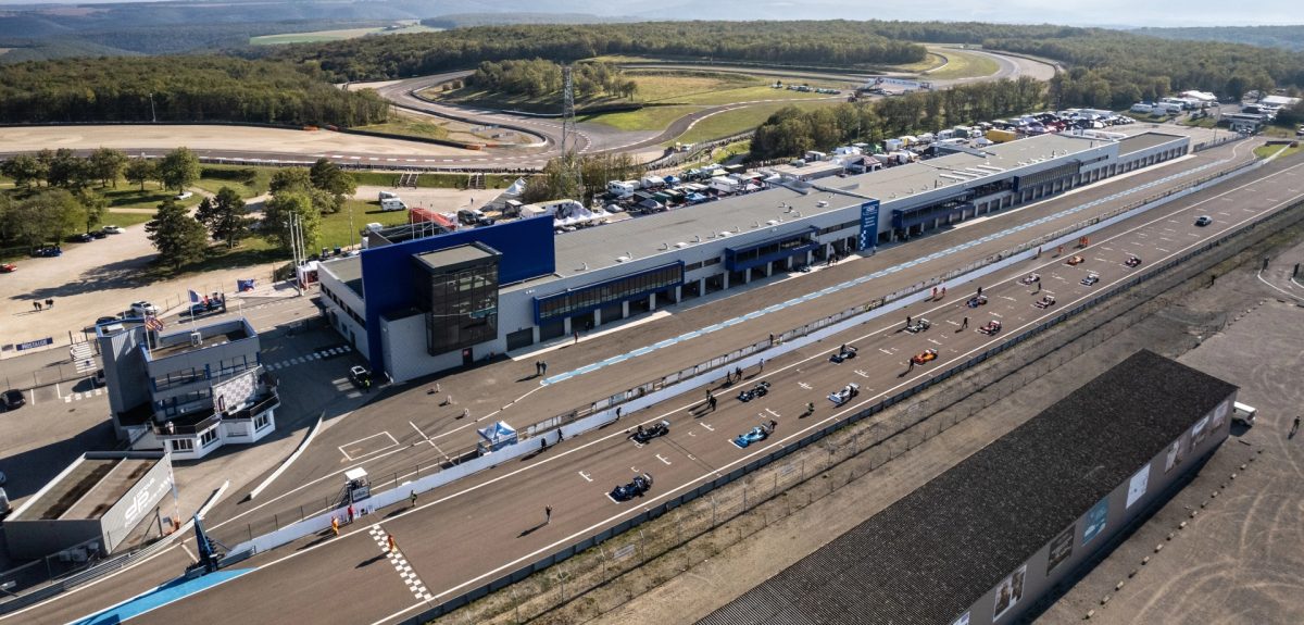 Circuit Dijon-Prenois — Stage de pilotage Ferrari, Lamborghini, Porsche, Aston Martin,... — Prenois