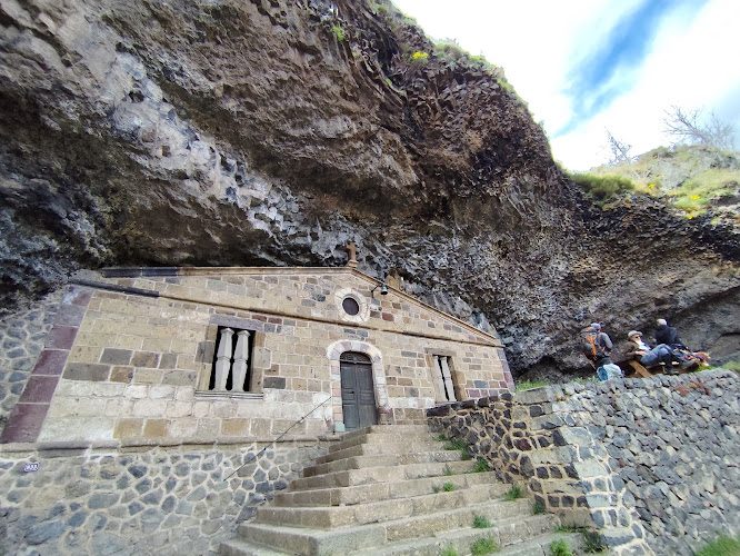 Chapelle Sainte-Madeleine - halte troglodyte du GR65 à Monistrol-d’Allier — Patrimoine — Monistrol-d'Allier