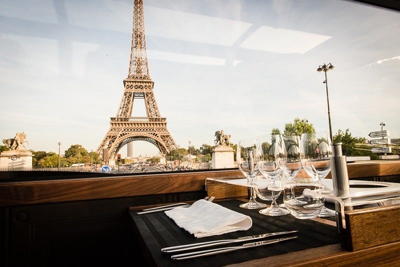 Bustronome — Dîners-spectacles et théâtre gastronomique — Paris