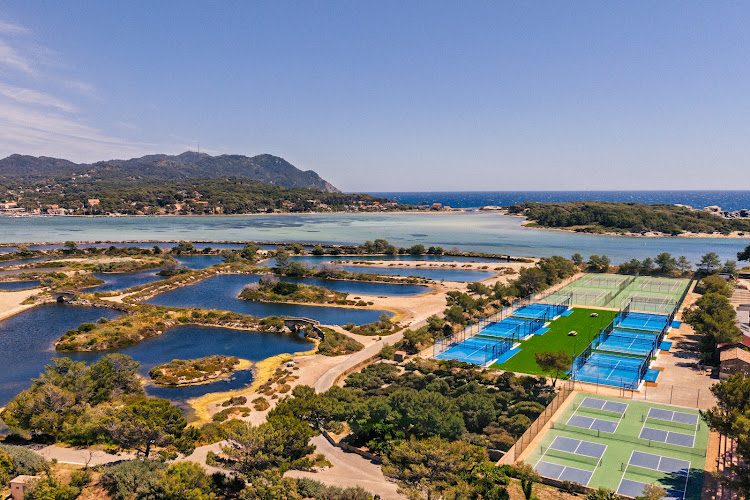 Raquettes Club des Embiez - 6 terrains de padel avec formule bateau inclus
