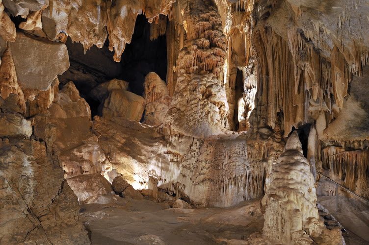 Grottes d'Isturitz et d'Oxocelhaya - Préhistoire et géologie sur deux cavités — Visite de grottes & gouffres — Saint-Martin-d'Arberoue