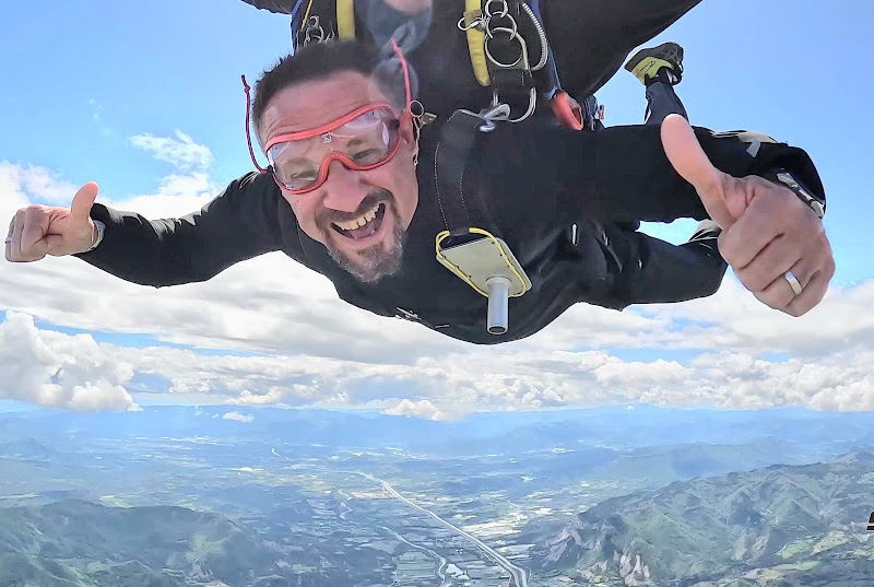 Skydive Center : Parachutisme à Tallard — Saut en Parachute - Tandem — Tallard