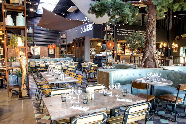 Place des Oliviers Lesquin — Restaurants insolites — Lesquin