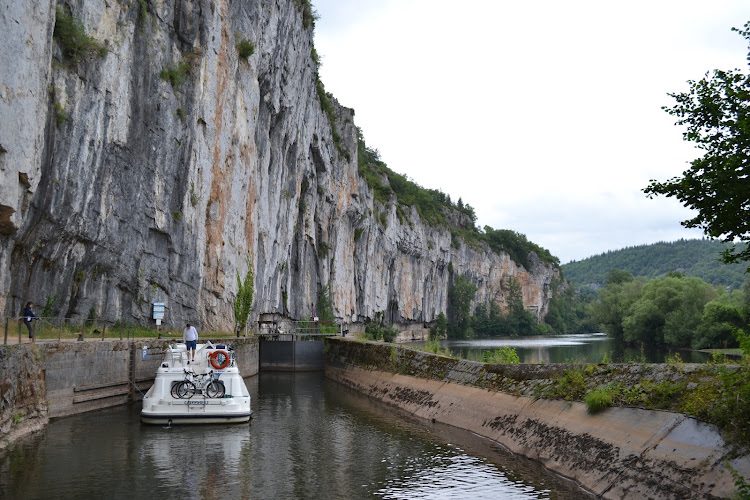 Le Boat Douelle - bateau habitable sans permis sur le Lot — Location de bateaux sans permis — Douelle