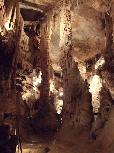 Grottes de Presque - piliers de 9 m et Cierges parmi les plus fins du Quercy — Visite de grottes & gouffres — Saint-Médard-de-Presque
