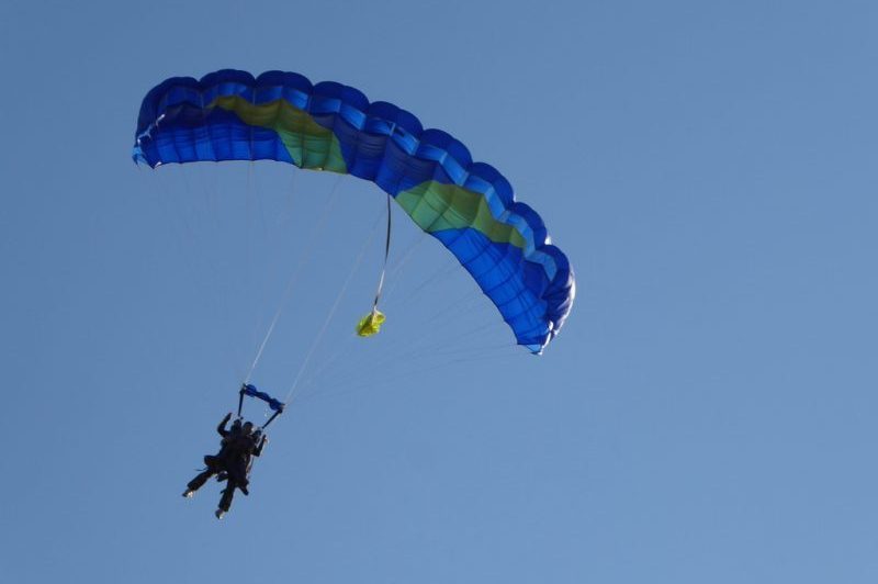 Ecole Française de Parachutisme Nancy Lorraine — Saut en Parachute - Tandem — Azelot