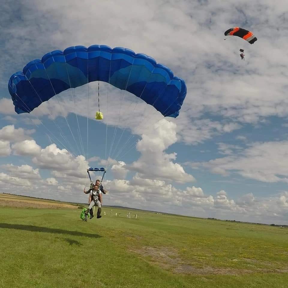 AIR PARACHUTISME REIMS — Saut en Parachute - Tandem — Prunay