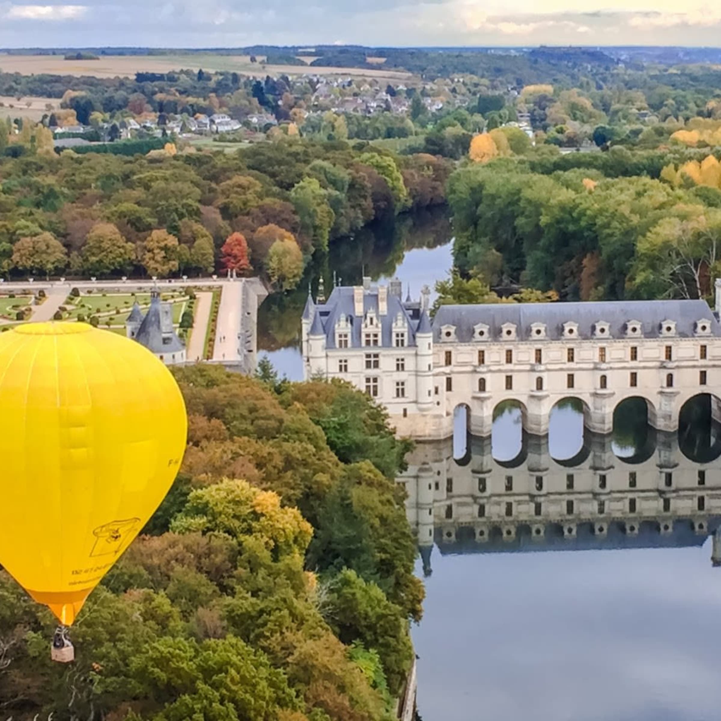 Survol des châteaux du Centre-Val de Loire en Montgolfière