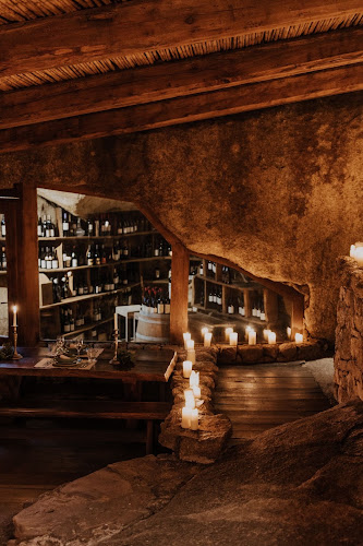La Table de la Grotte – Domaine de Murtoli — Repas dans une grotte aménagée — Sartène