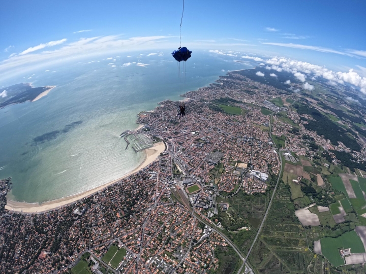 ROYAN OCEAN PARACHUTISME — Saut en Parachute - Tandem — Médis