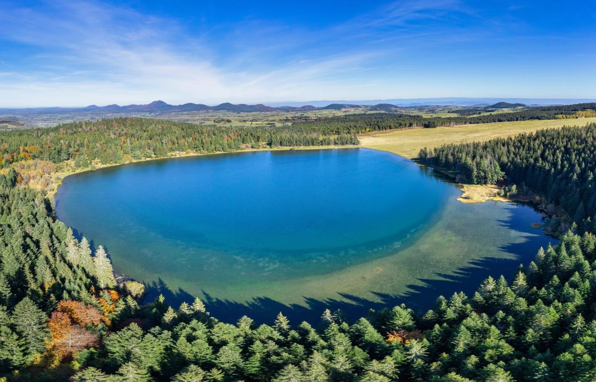 Lac de Servières à Orcival - tour d’un maar volcanique protégé - Randonnée pédestre - Orcival