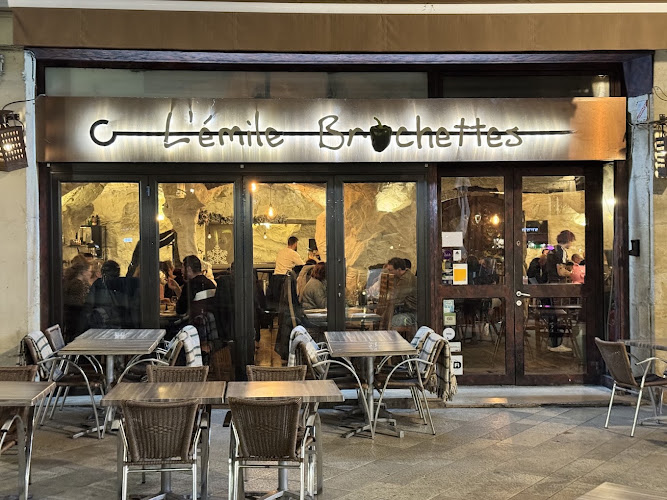 L’Émile Brochettes – restaurant au décor de grotte à Dijon — Restaurants insolites — Dijon