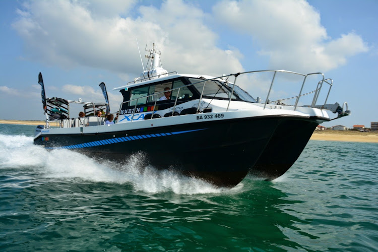 XCAT' — Observation de dauphins et baleines en mer — Capbreton