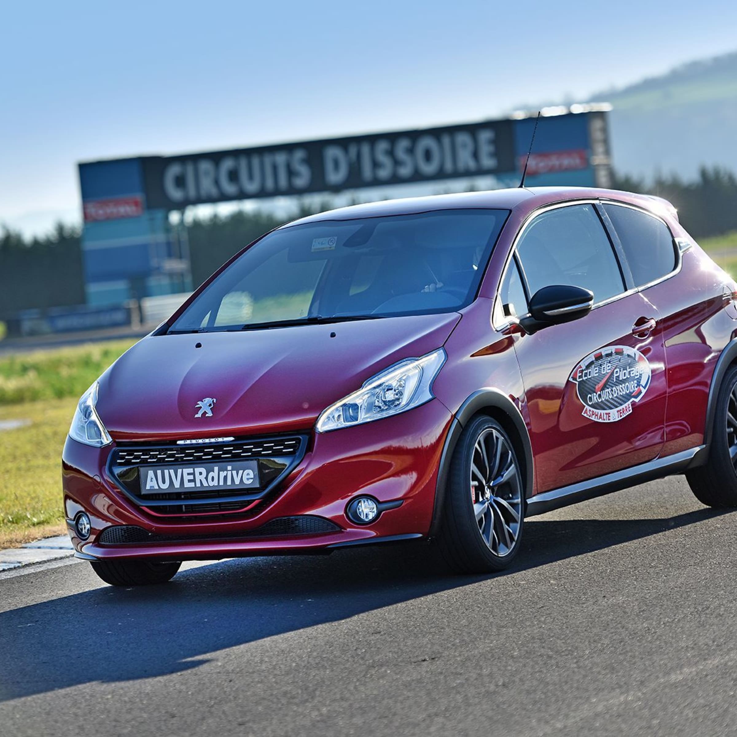 Stage de pilotage 208 GTI sur le Circuit d'Issoire