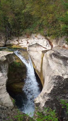 Cascades du Saut du Loup - belvédère des Gorges du Loup — Gourdon