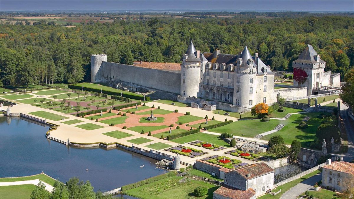 Château de la Roche Courbon — Visiter un château — Saint-Porchaire
