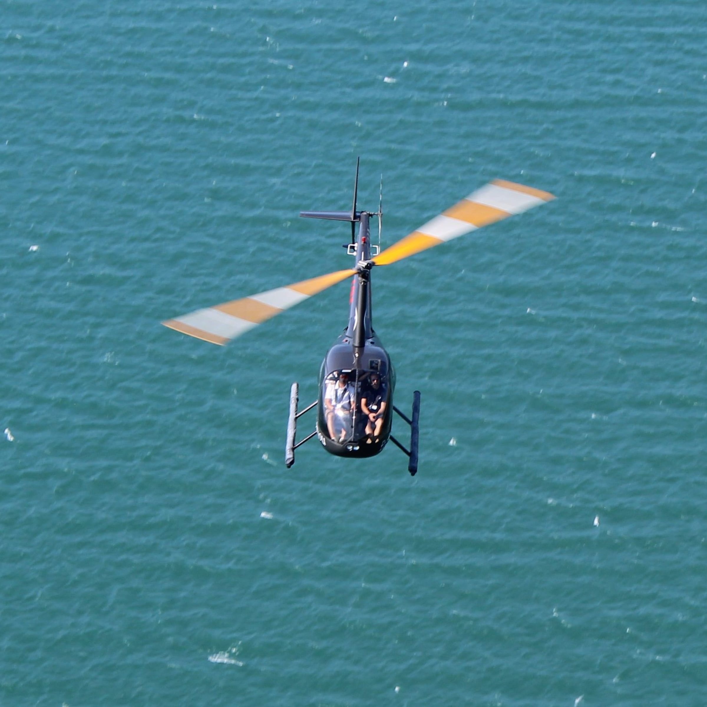 Vol en hélicoptère au-dessus de Saint-Pierre-la-Mer