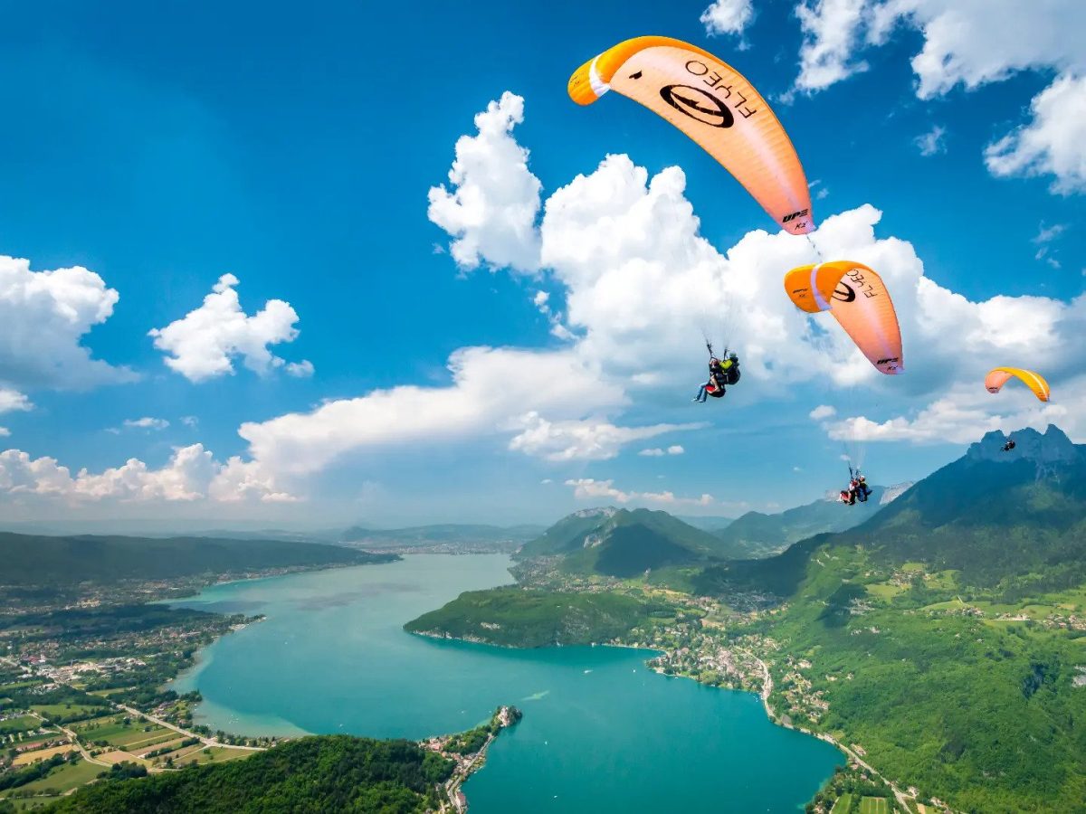 Flyeo - Baptême, école et boutique de parapente — Baptême en parapente — Doussard