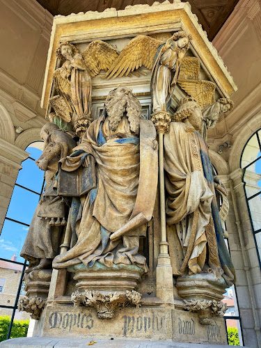 Puits de Moïse - sculpture de Claus Sluter à la Chartreuse de Champmol — Patrimoine — Dijon