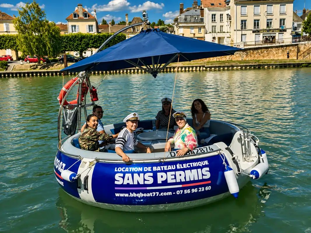 BBQ BOAT 77 - Location Bateau Barbecue -Lagny sur Marne — Location de bateaux sans permis — Lagny-sur-Marne