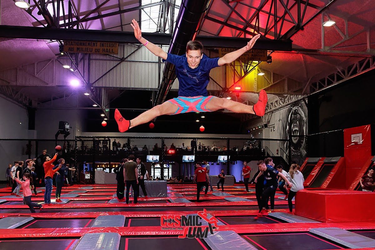 Cosmic Park 54 — Session de Trampoline Park pour Enfants et Adultes — Nancy