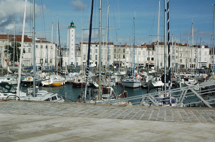 Visites Guidées à La Rochelle — Randonnée Urbaine avec Guide Historique — La Rochelle