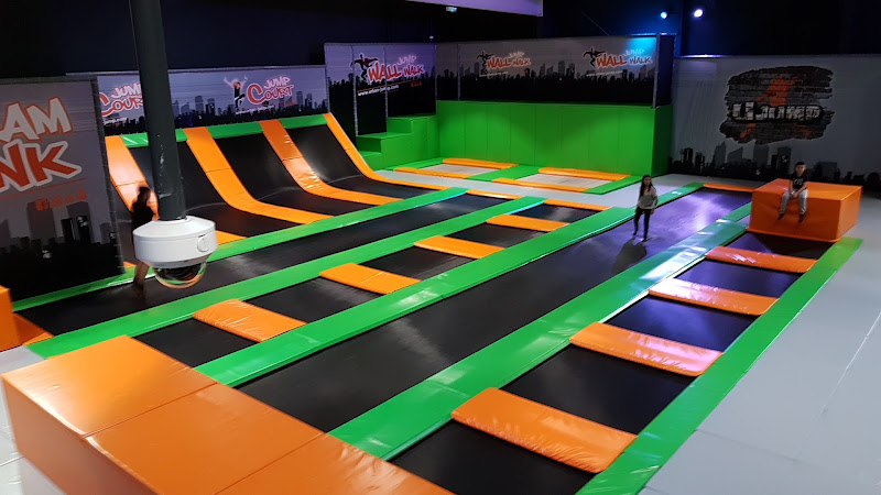 Urban Jump Trampoline Park Roissy en Brie — Session de Trampoline Park pour Enfants et Adultes — Roissy-en-Brie