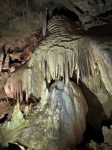 Grottes de Médous - visite à pied et traversée en barque sur la rivière souterraine — Visite de grottes & gouffres — Asté