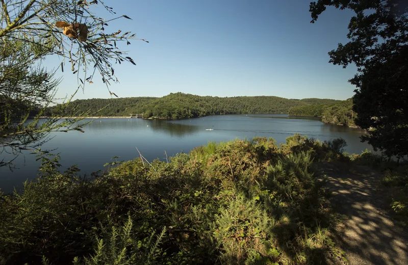 Tour du lac de Guerlédan à pied - 37 km sur le GR341 — Grandes randonnées & itinérances pédestres — Guerlédan