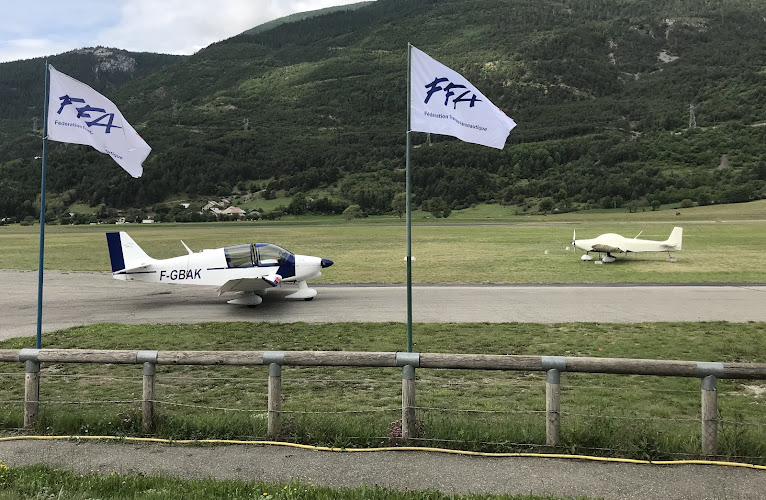 Aérodrome de Mont Dauphin Saint Crépin — Baptême en avion — Saint-Crépin