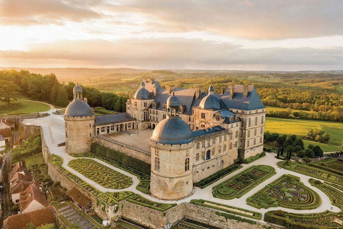Château de Hautefort — Patrimoine — Hautefort