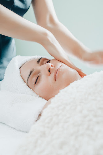 Nadège Kempen / Massage Kobido Bordeaux - Madérothérapie - Massage femme enceinte — Kobido & massages facialistes — Bordeaux