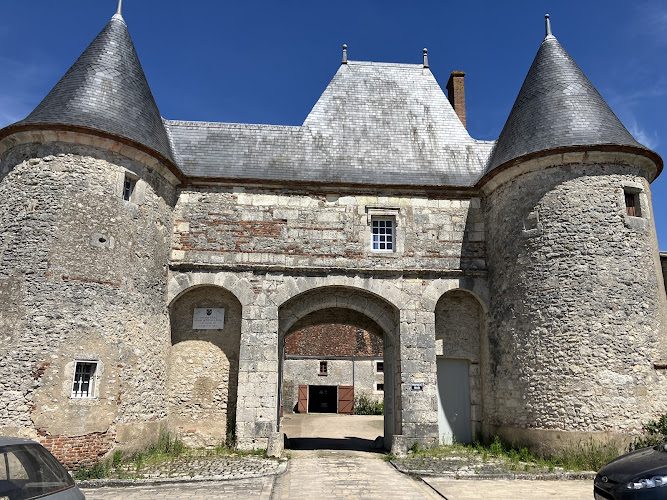 Château de Huisseau-sur-Mauves
