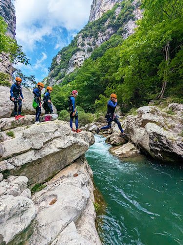LESGECKOS - Canyoning Gorges du Loup & Côte d'Azur - Canyon sec & descente en rappel - Courmes