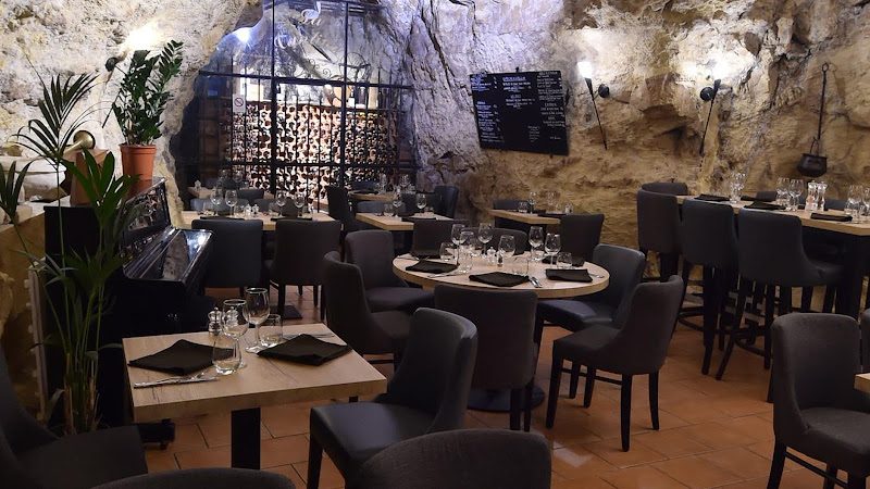La Cantina — Repas dans une grotte aménagée — Orange